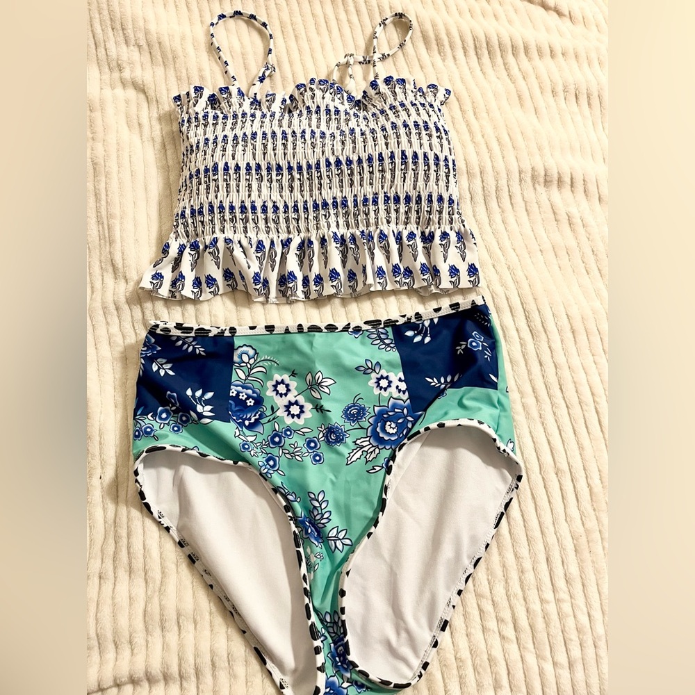 Blue and Green Floral Women's Swim Set - Picture 10 of 15